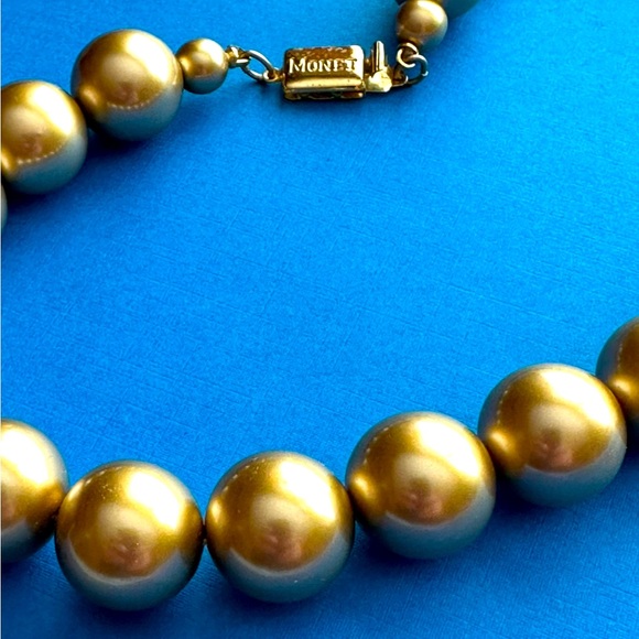 MONET Necklace Gold Pearls 17” Length Vintage EUC - Picture 4 of 8